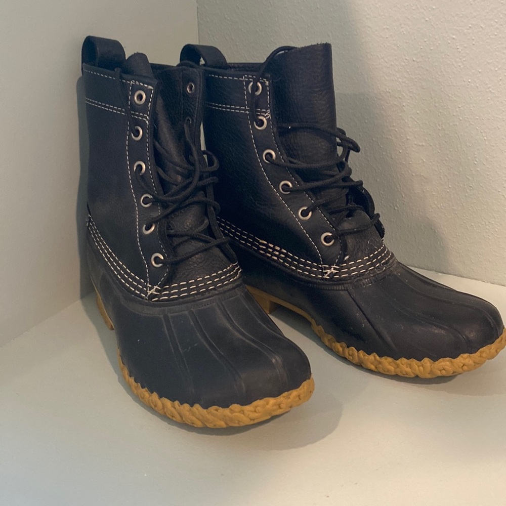 Unisex Black LL Bean duck boots (size 7 men, 8.5 women)